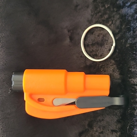 🆕️ Car spring emergency escape hammer, window breaker, and seat belt cutter - Picture 3 of 4